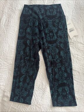 Girls' Printed Black & Teal Capri Leggings